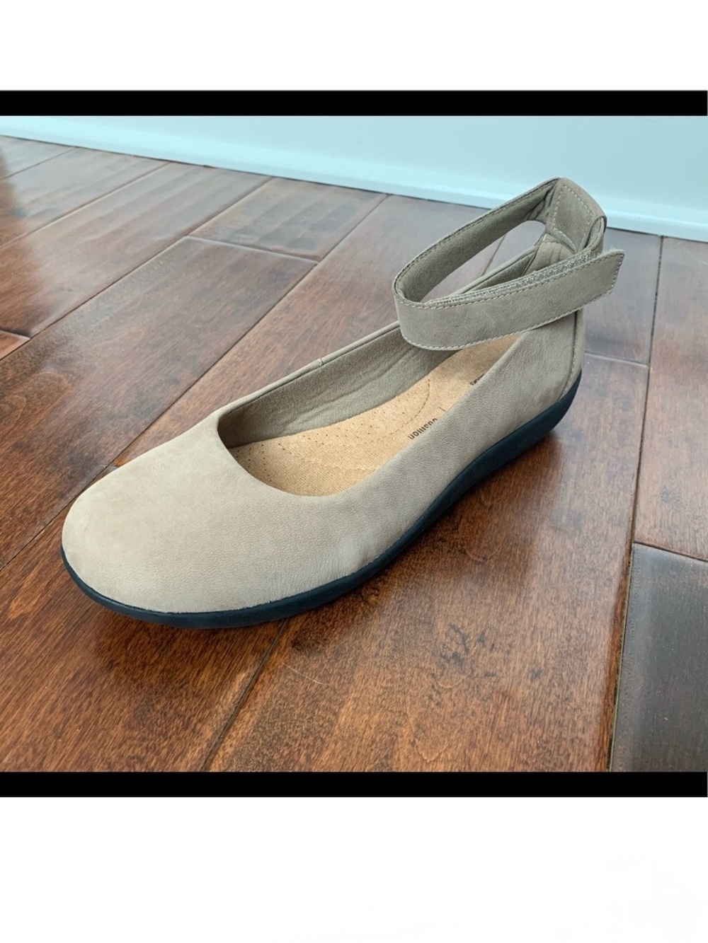 NWT CLARKS Taupe Sueded Velcro
Strap Comfort Maryjanes